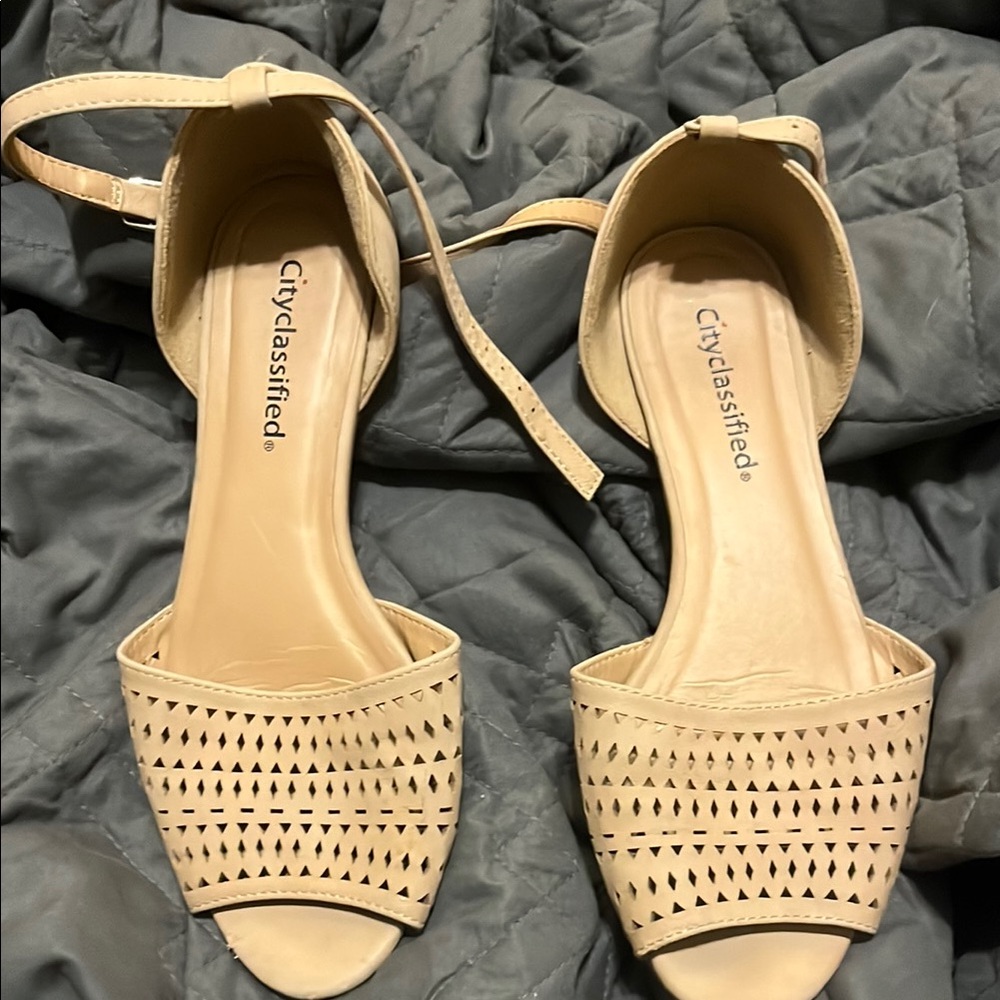 Cityclassified Women's Cream Sandals